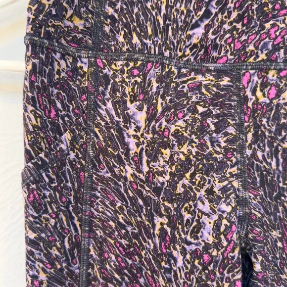 Lululemon Invigorate multicolored animal print women’s leggings size 4 - Picture 5 of 7